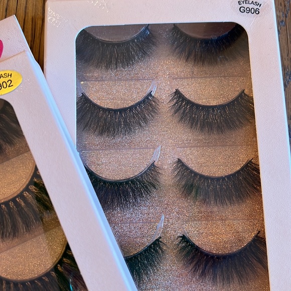 Lashes - Picture 3 of 5